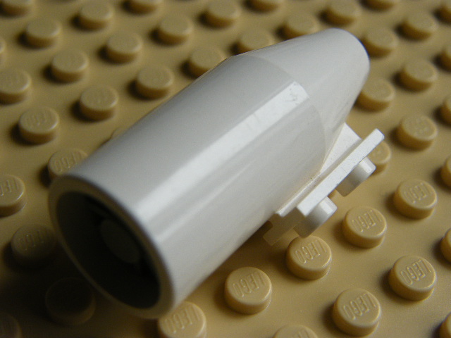 MOTOR BÍLÝ S VRTULÍ