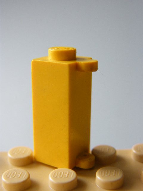 LEGO 3581 Yellow Brick, Modified 1 x 1 x 2 with Shutter Holder