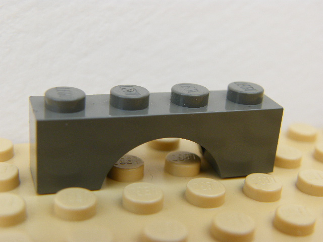 LEGO 3659 - OBLOUK 4 NOPY NÍZKÝ TM. ŠEDÝ