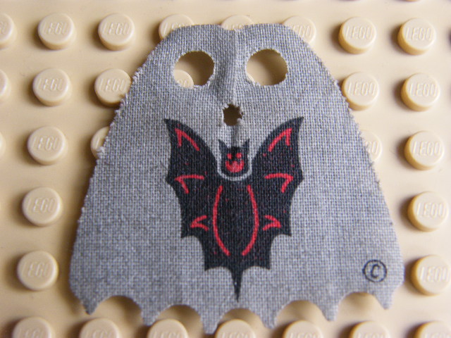 LEGO bb190pb01 Minifigure, Cape Cloth, Scalloped 6 Points with Bat Pattern