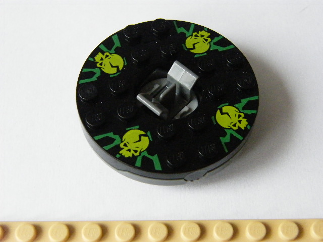LEGO bb549c10pb01 -Turntable 6 x 6 Round Base Serrated with Trans-Neon Green Top