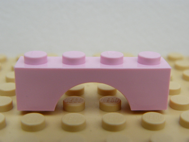 LEGO 3659 - OBLOUK 4 NOPY NÍZKÝ SV. RŮŽOVÝ