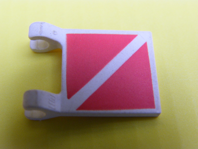 LEGO 2335pb146 - Flag 2 x 2 Square with 2 Red Triangles Pattern