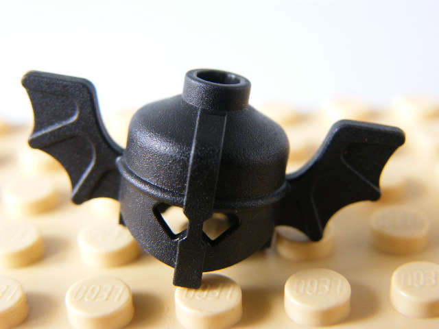 LEGO 30105 - Minifig, Headgear Helmet with Bat Wings
