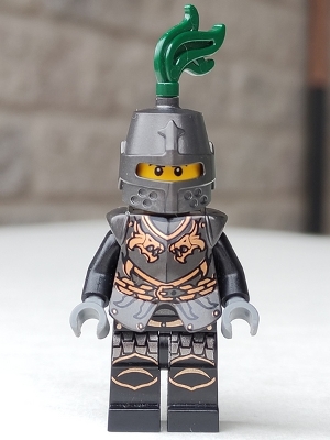 LEGO cas452 Kingdoms - Dragon Knight Armor with Chain, Helmet Closed, Scowl