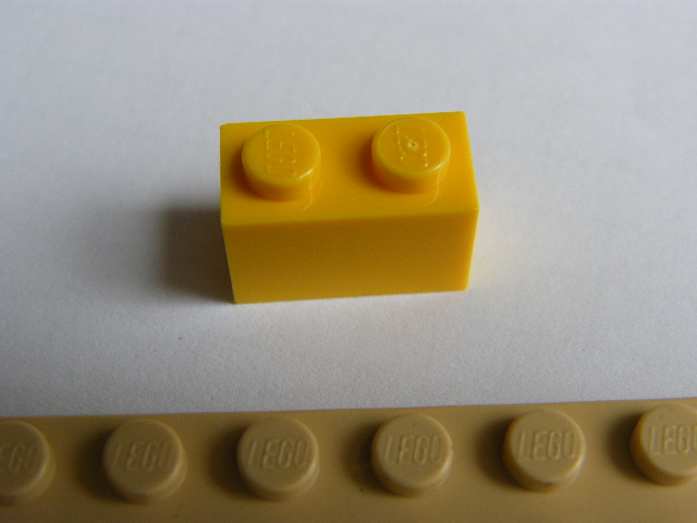 LEGO 3004 - KOSTKA 2X1 ŽLUTÁ