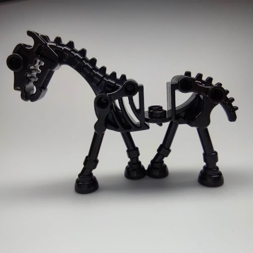 LEGO 59228 - KŮŇ KOSTRA ČERNÁ