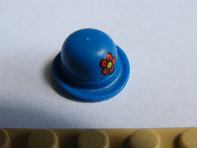 LEGO 95674pb01 Minifigure, Headgear Hat, Bowler with Red Flower with Yellow Center Pattern