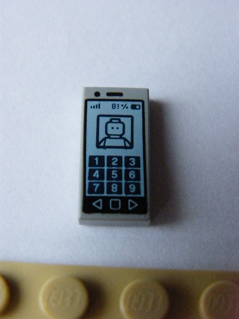 LEGO 3069bpb304 Tile 1 x 2 with Cell Phone with '81%' and Minifigure on Screen Pattern