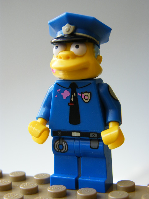 LEGO  sim023 Simpsons  - Chief Wiggum with Doughnut Frosting