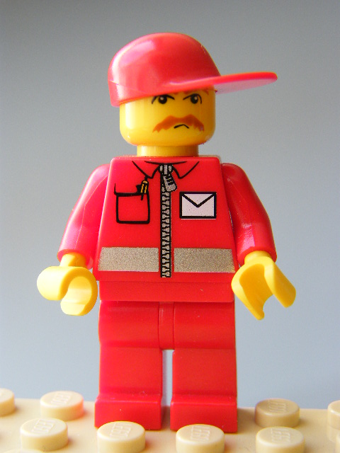LEGO 126 POŠŤÁK V ČERVENÉM 2