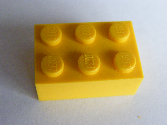 LEGO 3002 - KOSTKA 3X2 ŽLUTÁ
