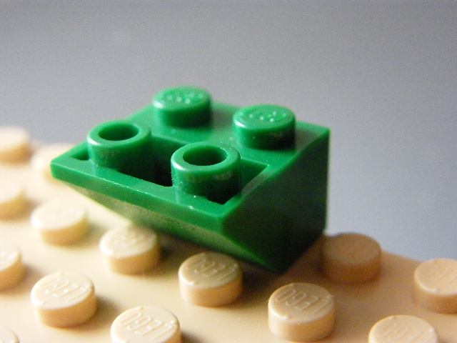 LEGO 3660 Green Slope, Inverted 45 2 x 2
