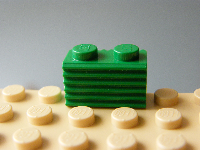 LEGO 2X1  ZELENÁ S VROUBKY