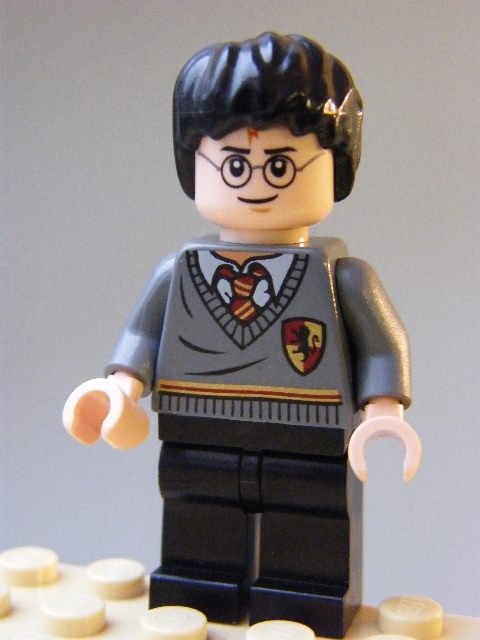 LEGO hp094 Harry Potter, Gryffindor Stripe and Shield Torso, Black Legs